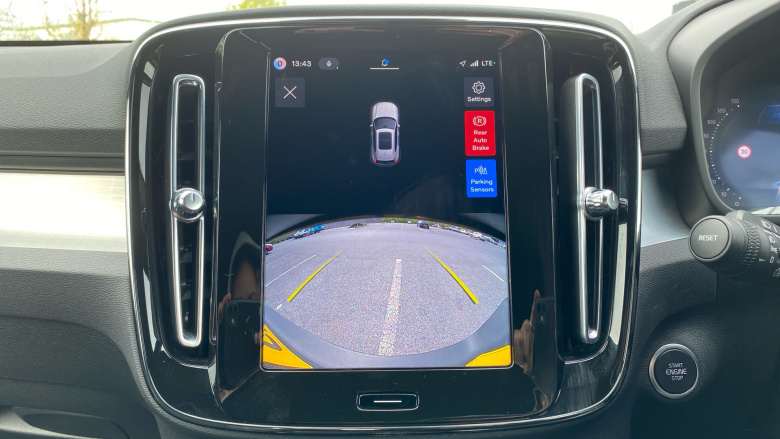 Volvo XC40 2.0 B4P Plus Black Edition 5dr Auto Petrol Estate